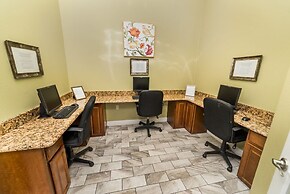 Disney Charm, Steps From Pool and Clubhouse!