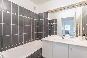 2 Bedroom Apartment With Balcony 10th arr