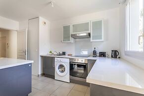 2 Bedroom Apartment With Balcony 10th arr