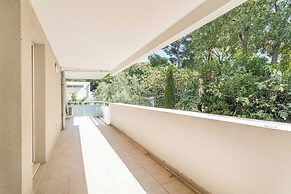 2 Bedroom Apartment With Balcony 10th arr