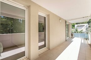 2 Bedroom Apartment With Balcony 10th arr