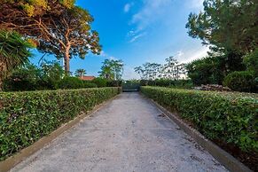 ISLAND RODOS POOL SUITES