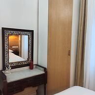 House with 9 private rooms