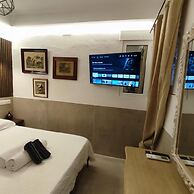 House with 9 private rooms