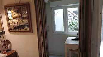 House with 9 private rooms