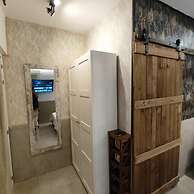 House with 9 private rooms