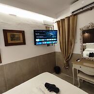 House with 9 private rooms
