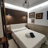 House with 9 private rooms