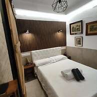 House with 9 private rooms