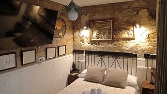 House with 9 private rooms