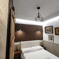 House with 9 private rooms