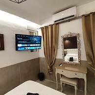 House with 9 private rooms