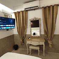 House with 9 private rooms