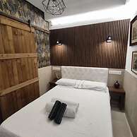 House with 9 private rooms