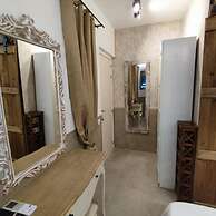 House with 9 private rooms