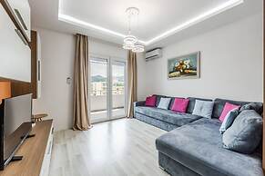Beachside Modern Apartment