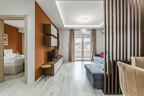 Beachside Modern Apartment
