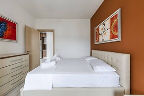 Beachside Modern Apartment