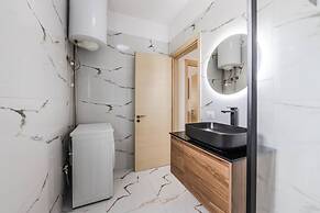 Beachside Modern Apartment