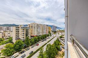 Beachside Modern Apartment