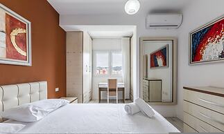 Beachside Modern Apartment