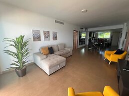 Apartment in the Causeway Amador