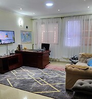 Lux Suites Vacanza Homes Nakuru