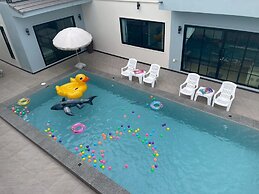 Level FIVE pool villa Pattaya