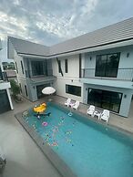 Level FIVE pool villa Pattaya