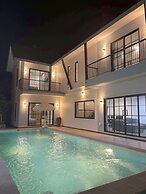 Level FIVE pool villa Pattaya