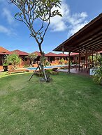 Wooden Village Villas Café & Resto