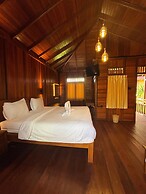 Wooden Village Villas Café & Resto