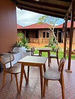 Wooden Village Villas Café & Resto