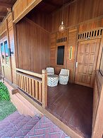 Wooden Village Villas Café & Resto