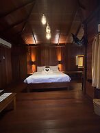 Wooden Village Villas Café & Resto