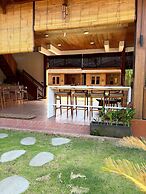 Wooden Village Villas Café & Resto