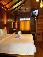 Wooden Village Villas Café & Resto