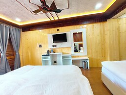 Hotel Sangita Lake View Nainital