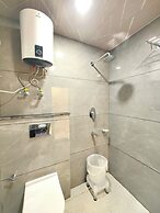 Hotel Sangita Lake View Nainital