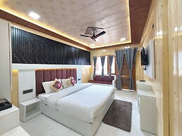 Hotel Sangita Lake View Nainital