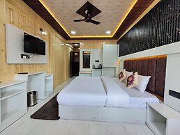 Hotel Sangita Lake View Nainital