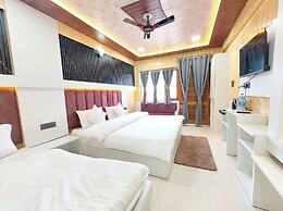 Hotel Sangita Lake View Nainital