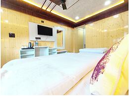 Hotel Sangita Lake View Nainital