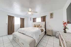4 Mi to Hard Rock Stadium: Miramar Home w/ Bbq!