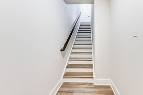 2 Mi to Uptown Charlotte: Townhome w/ Balconies!