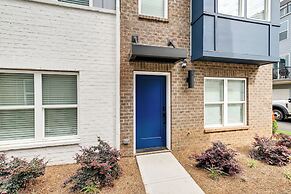 2 Mi to Uptown Charlotte: Townhome w/ Balconies!