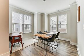 2 Mi to Uptown Charlotte: Townhome w/ Balconies!