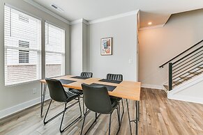 2 Mi to Uptown Charlotte: Townhome w/ Balconies!