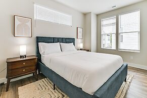 2 Mi to Uptown Charlotte: Townhome w/ Balconies!