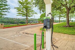 Community Perks: Scenic Lake Travis Getaway!